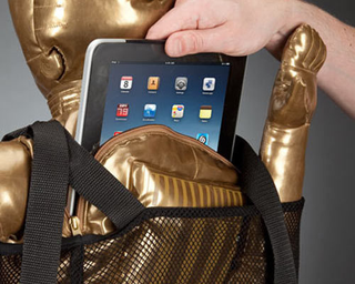 Illustration for article titled C-3PO Backpack Makes for World's Most Obnoxious iPad Case